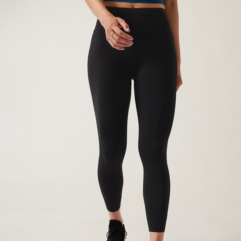 NWT Athleta black Accelerate 7/8 tights with zipper pocket